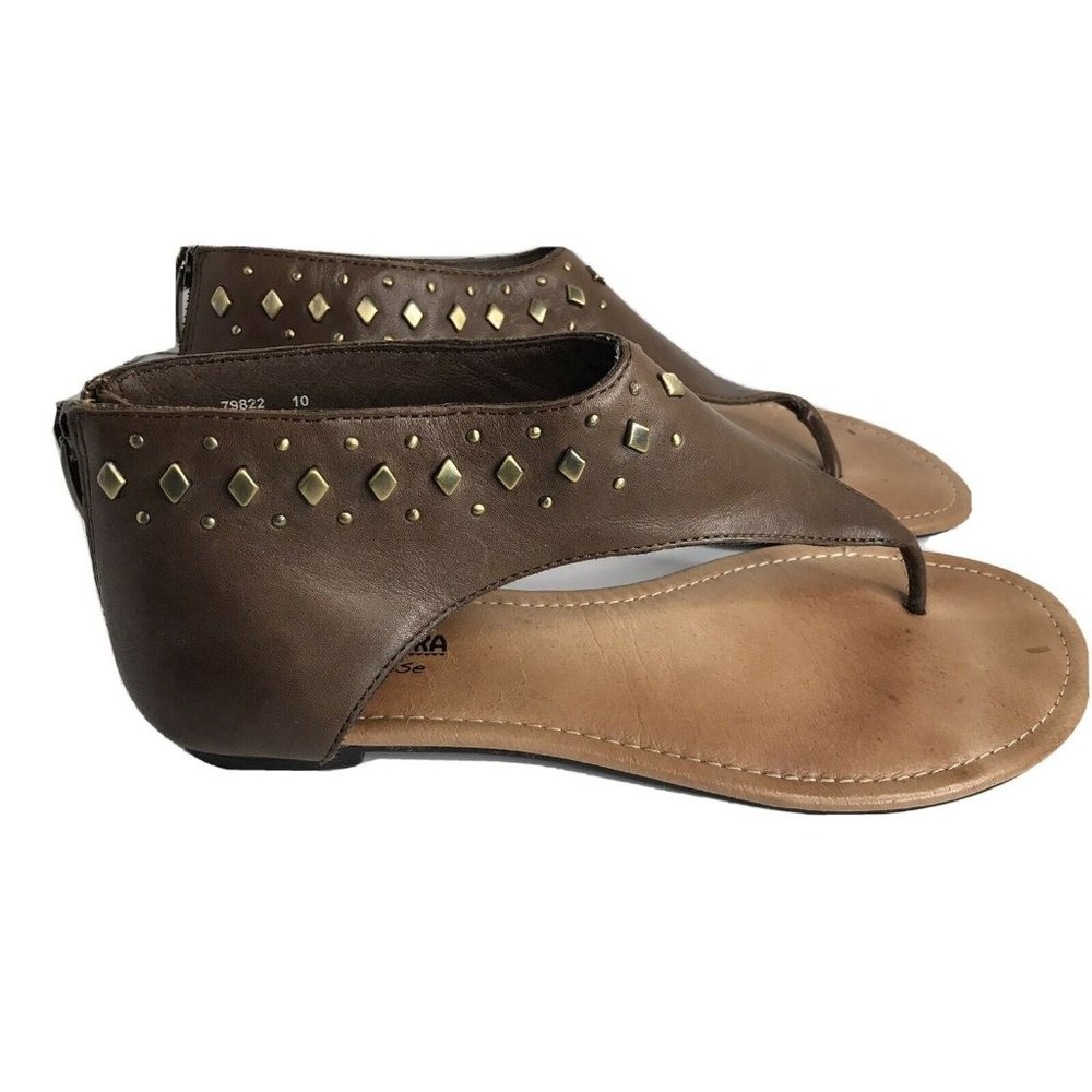 Minnetonka brown leather thong  sandals  10 med